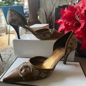 Coach Brown Signature Canvas Pumps Heels Leather cap toe with Buckle (NEW!)